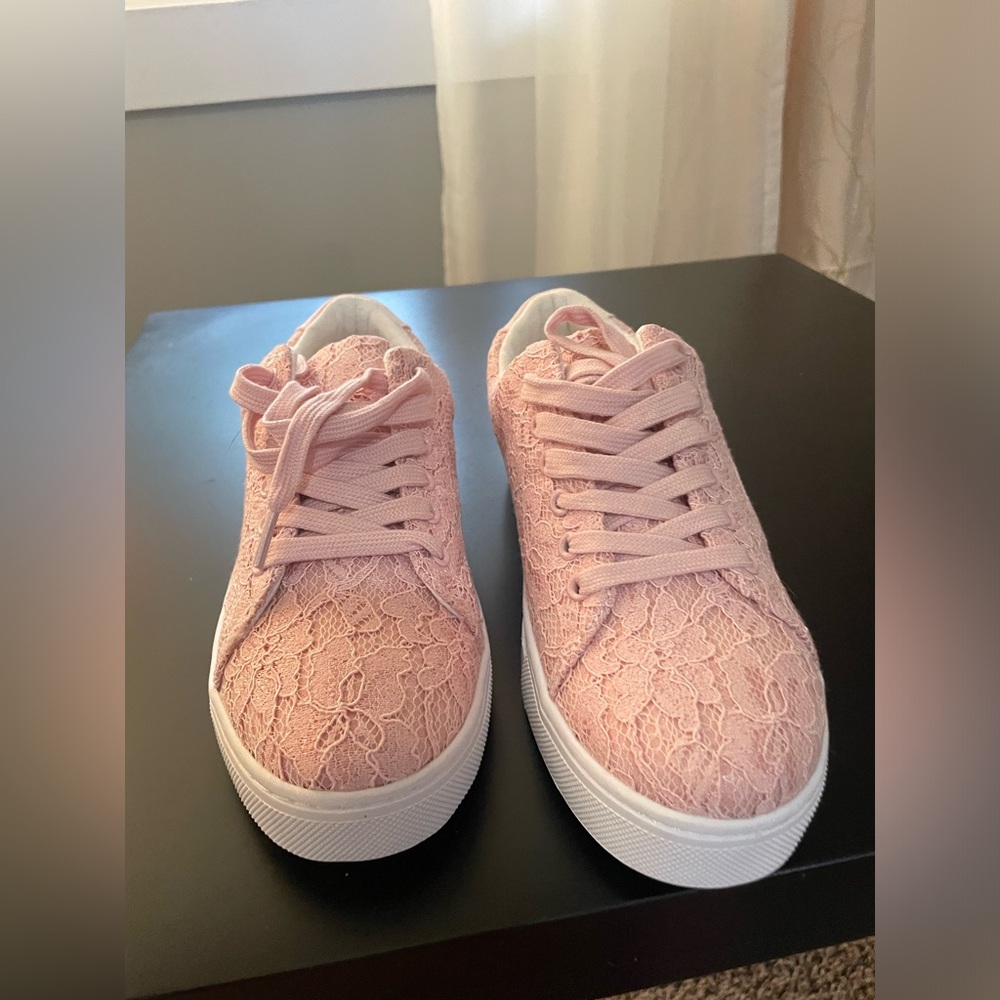 Isaac Mizrahi Live Pink Floral Lace Lace-up Fashion Sneakers 8.5 New